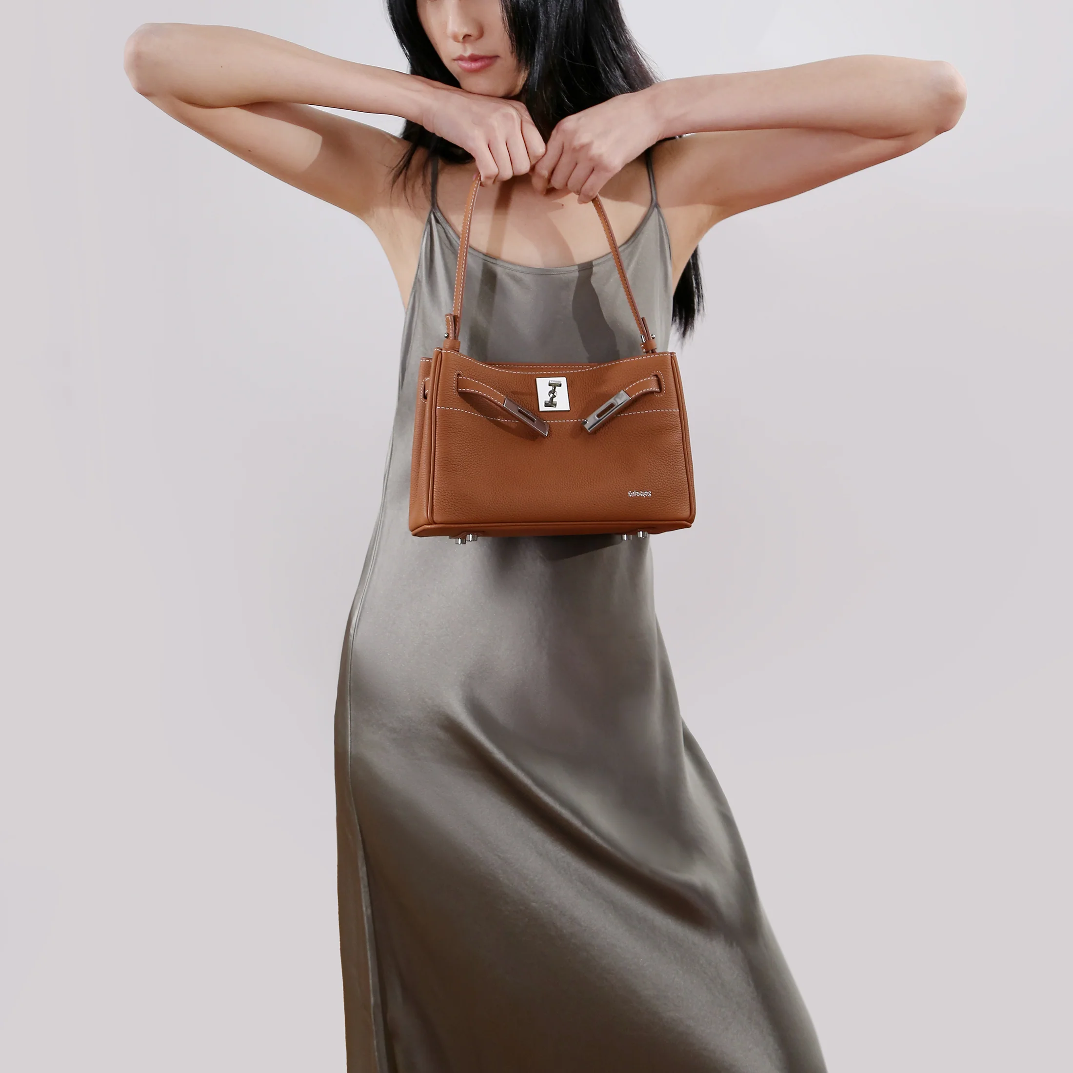 SAOIRSE Soft Structural Belt Tote II Mini - Image 5