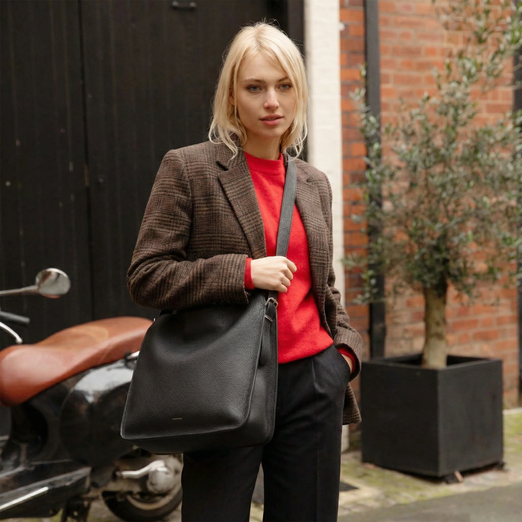 KEO Ergonomic Soft Bucket Bag - Image 2